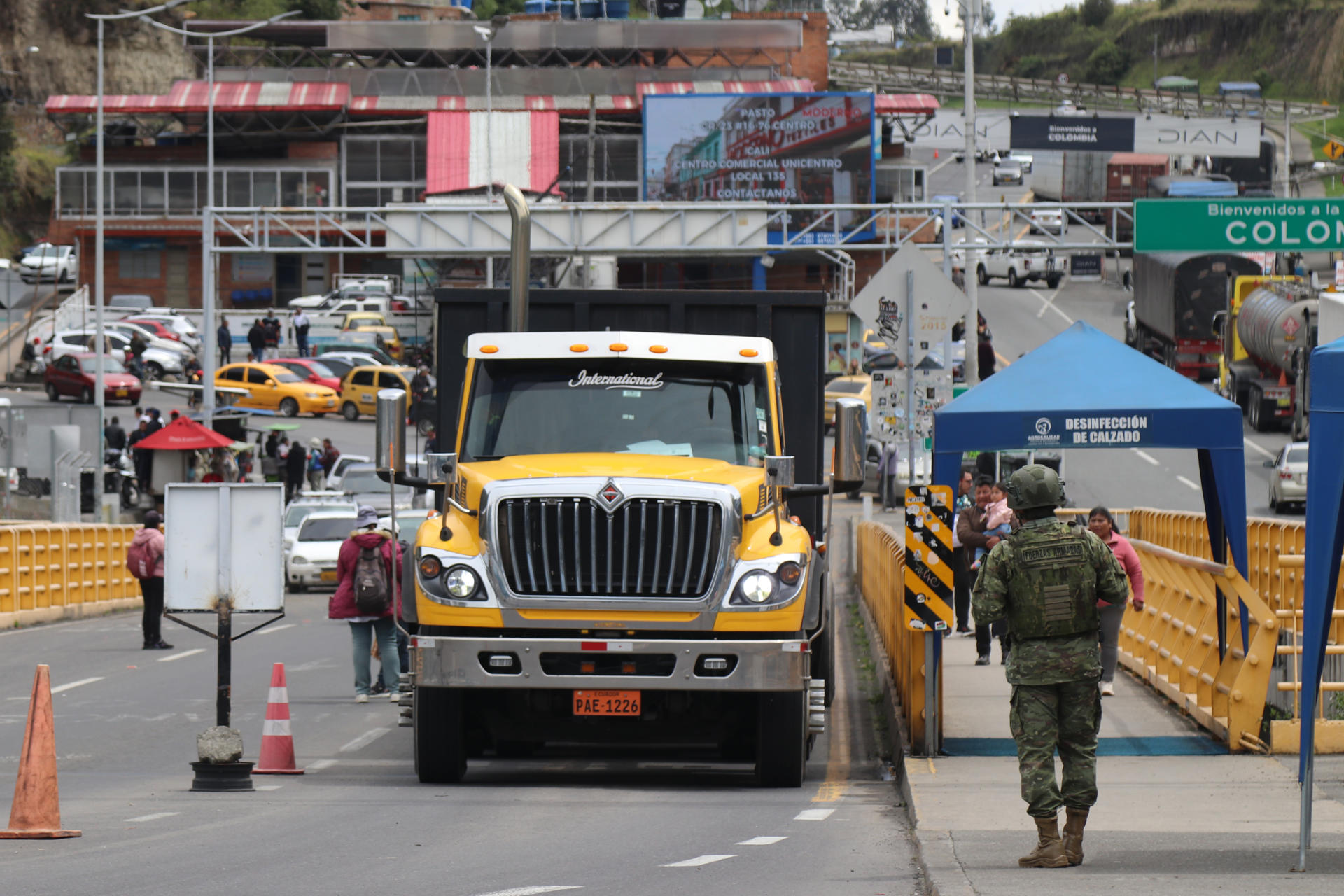 Transportistas de Ecuador y Colombia protestaron en la frontera para exigir eliminación de aranceles