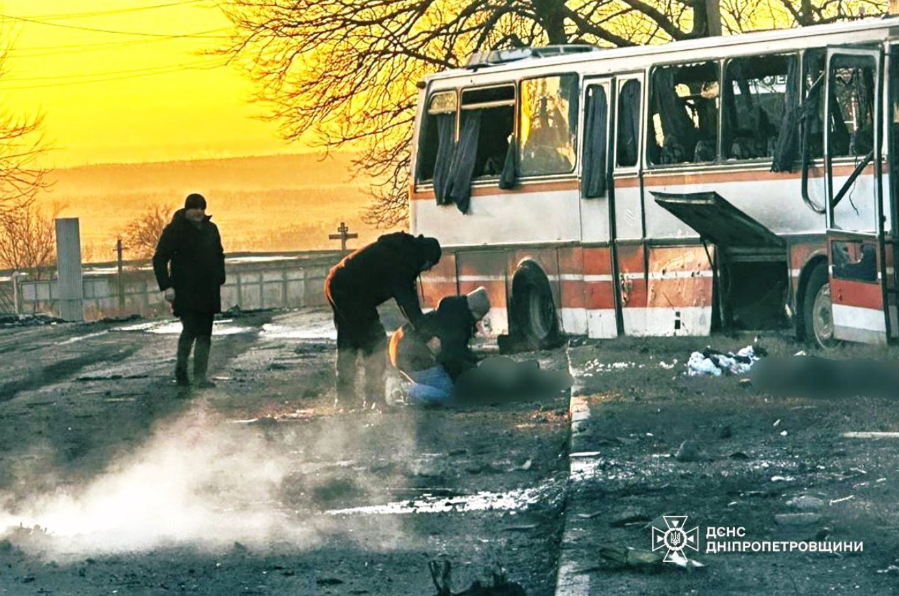 En FOTOS: dron ruso mató a múltiples mineros ucranianos que viajaban en un autobús