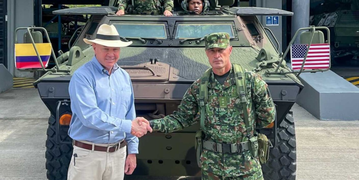EEUU entregó a Colombia 11 vehículos blindados tras reunión entre Petro y Trump