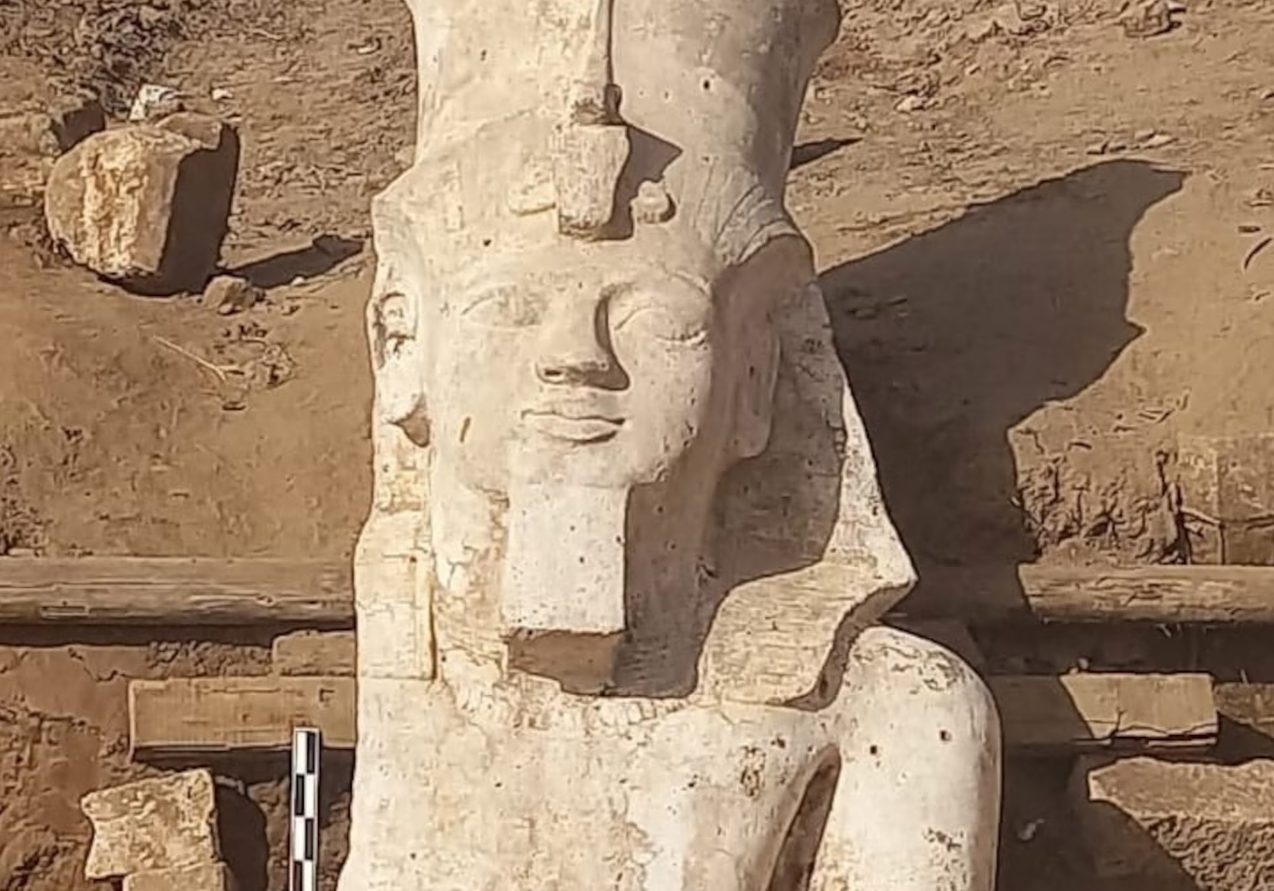 Finalizan la restauración de una estatua del faraón Ramsés II tras unir sus dos mitades