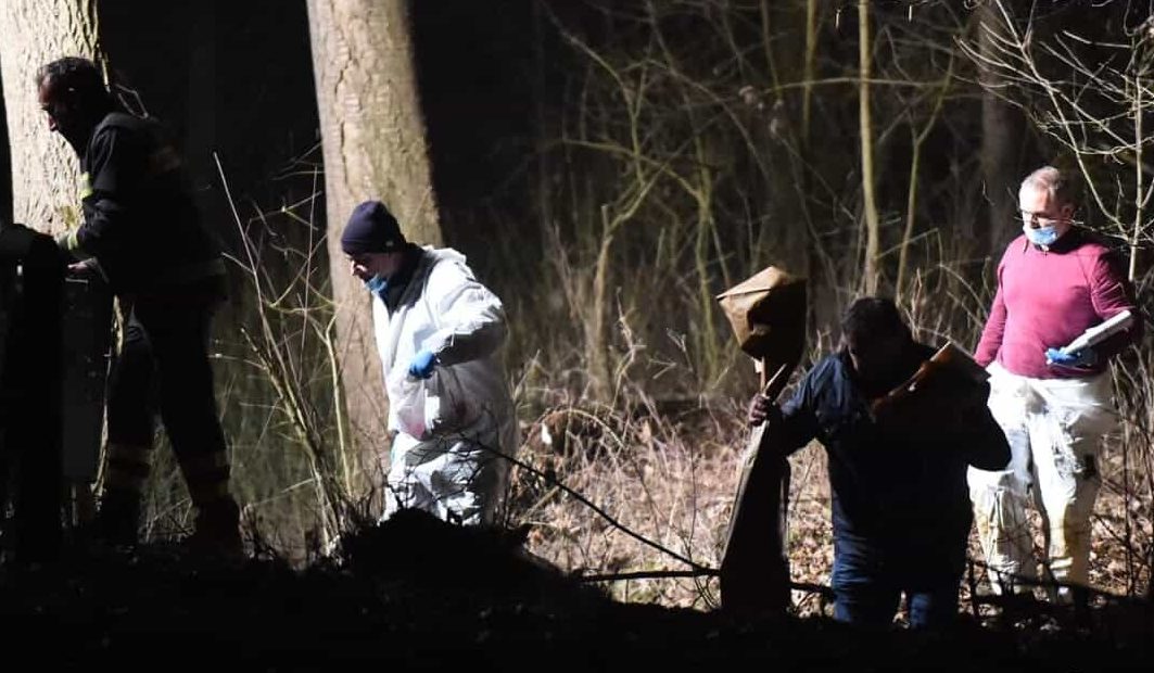 Horror en Italia: mató a su madre y enterró el cadáver en el bosque para seguir cobrando su pensión