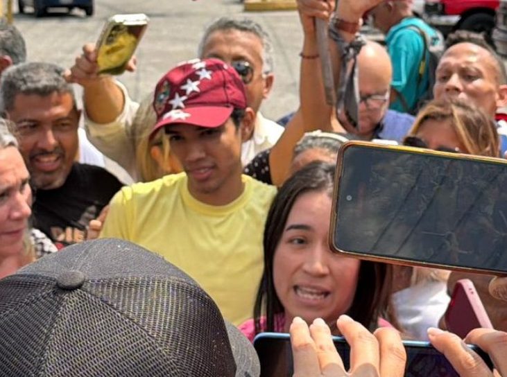 Nikoll Arteaga rompió las cadenas de su prisión política para alentar a estudiantes en Carabobo