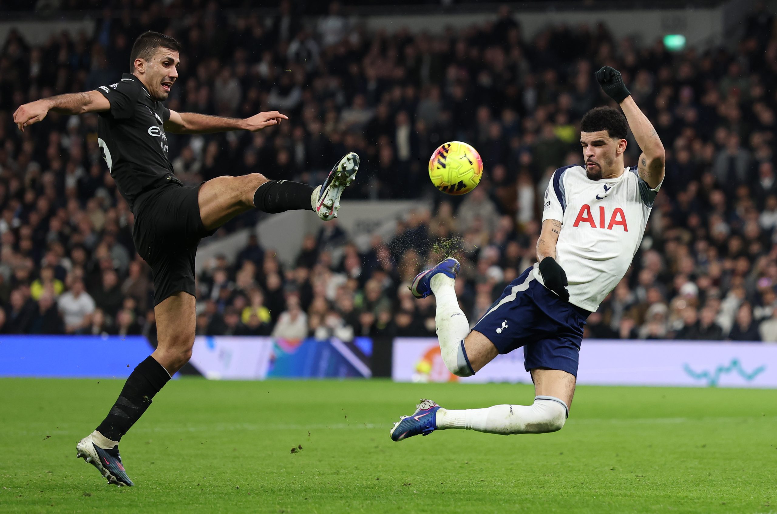 Golazo de escorpión y remontada del Tottenham frenaron persecución de Manchester City al Arsenal (Video)