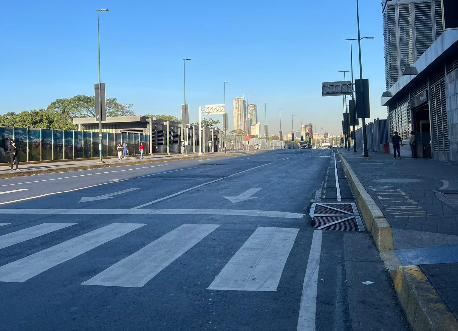 Cierran el paso de vías en varios puntos de Caracas por manifestaciones convocadas para este #12Feb