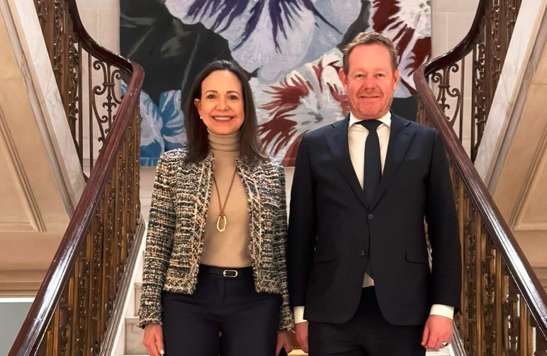 María Corina Machado agradeció el apoyo de Países Bajos tras reunirse con David van Weel en EEUU