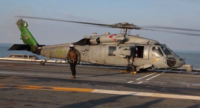 Helicópteros Seahawk aterrizaron por primera vez en el portaaviones nuclear USS John F. Kennedy