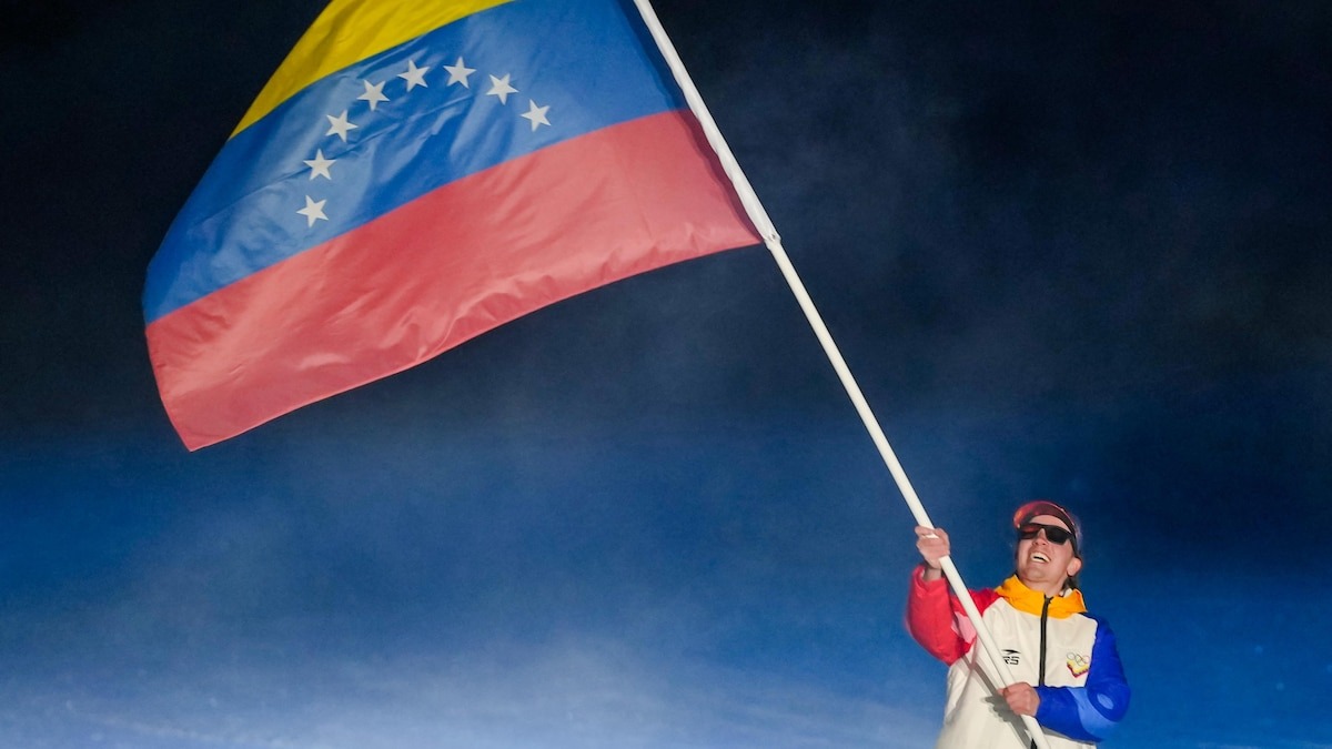 ¡Qué orgullo! El desfile de Nicolás Claveau, el único venezolano en los Juegos Olímpicos de Invierno 2026 (VIDEO)