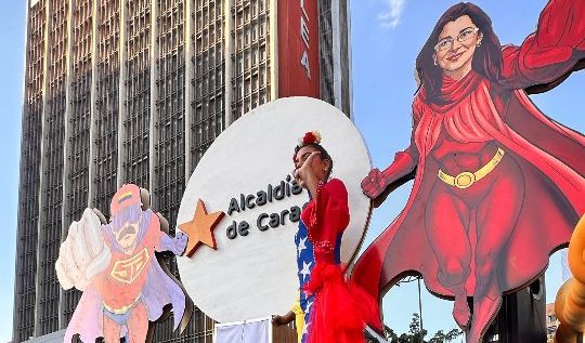 VIDEO: chavismo sacará a pasear por Caracas una carroza de Nicolás Maduro y "Cilita"