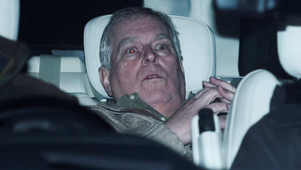 La historia detrás de la imagen viral del expríncipe Andrés al salir de la cárcel