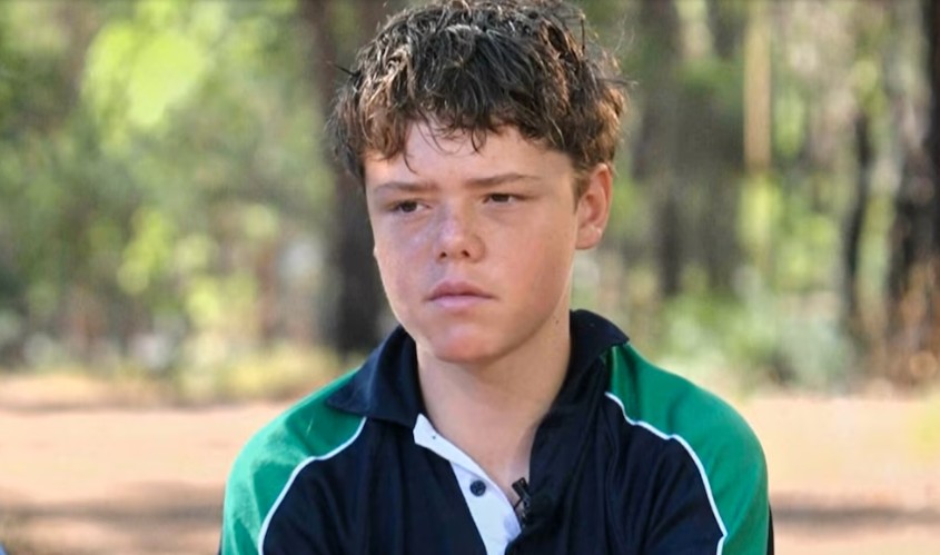 Héroe a los 13 años: Nadó cuatro horas en mar abierto para salvar a su familia