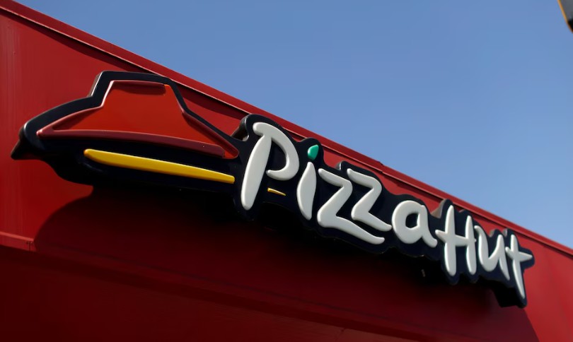 Una reconocida marca de pizzas enfrenta caída de ventas y cerrará 250 restaurantes en EEUU