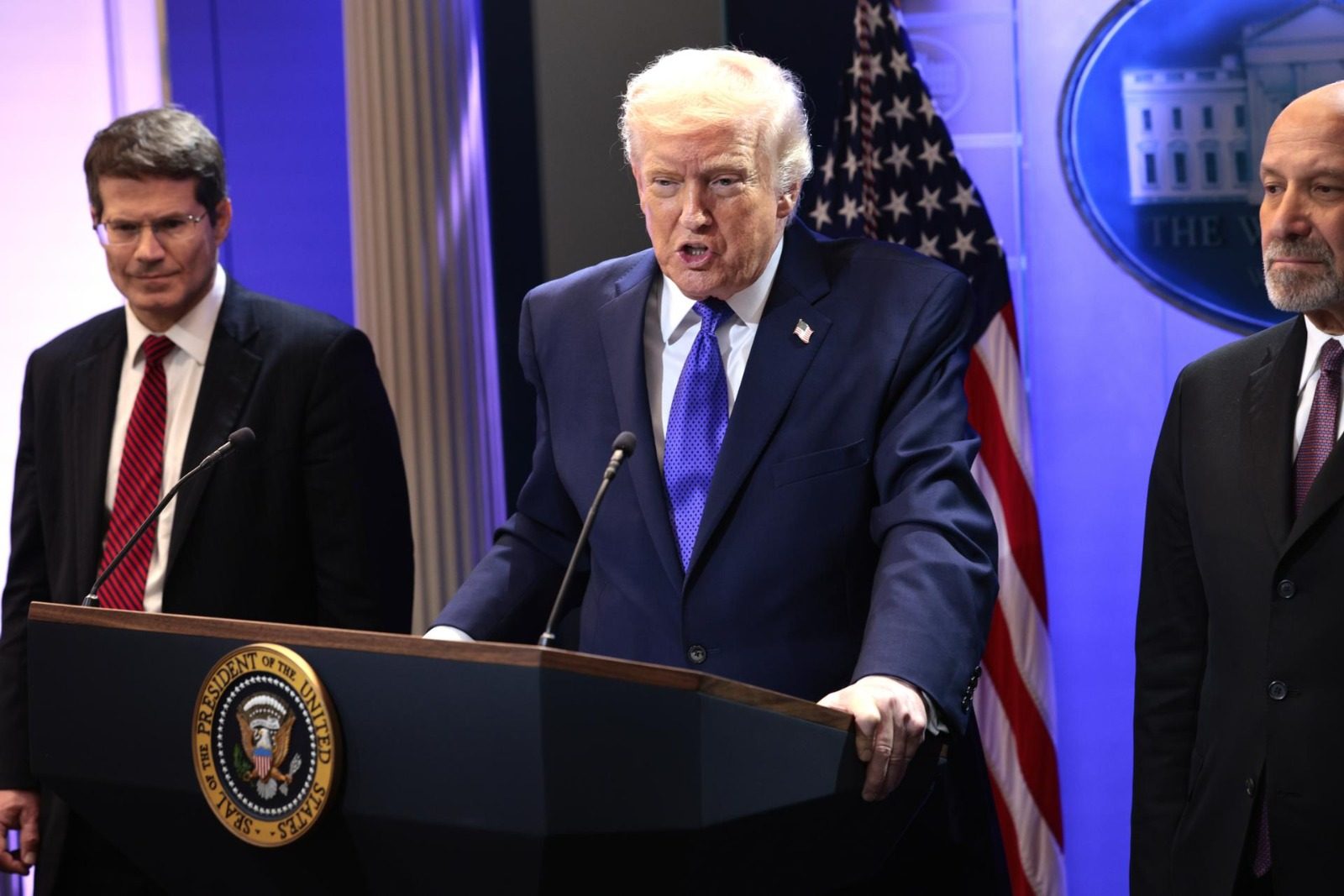 Trump afirmó que impondrá un arancel global del 10 % amparado en una nueva ley