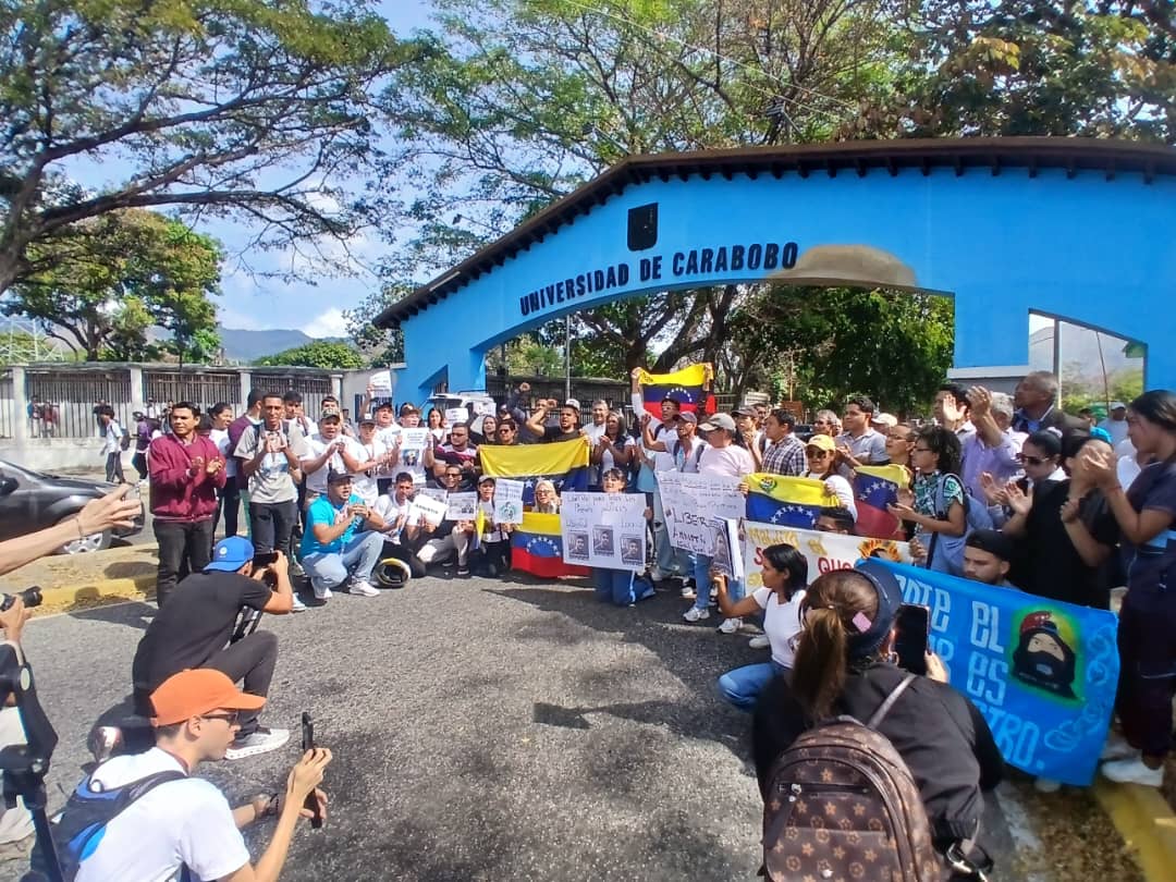 VIDEO: estudiantes de la Universidad de Carabobo exigieron la liberación de los presos políticos