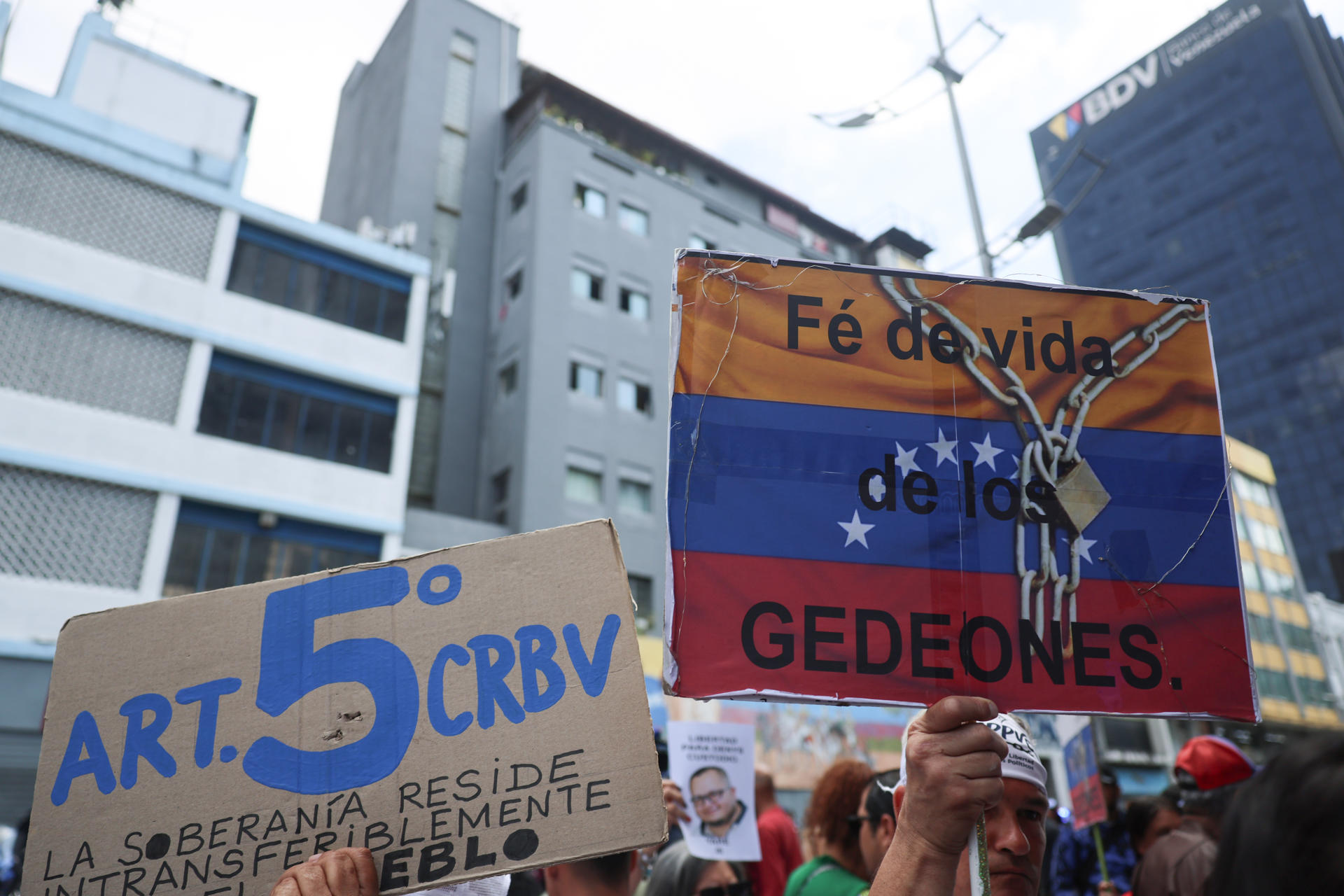 Familiares de detenidos por la "Operación Gedeón" exigen fe de vida tras seis meses de desaparición forzada