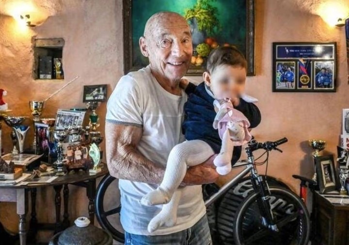 Hombre anunció el nacimiento de su séptimo hijo: él tiene 91 años y su esposa 39