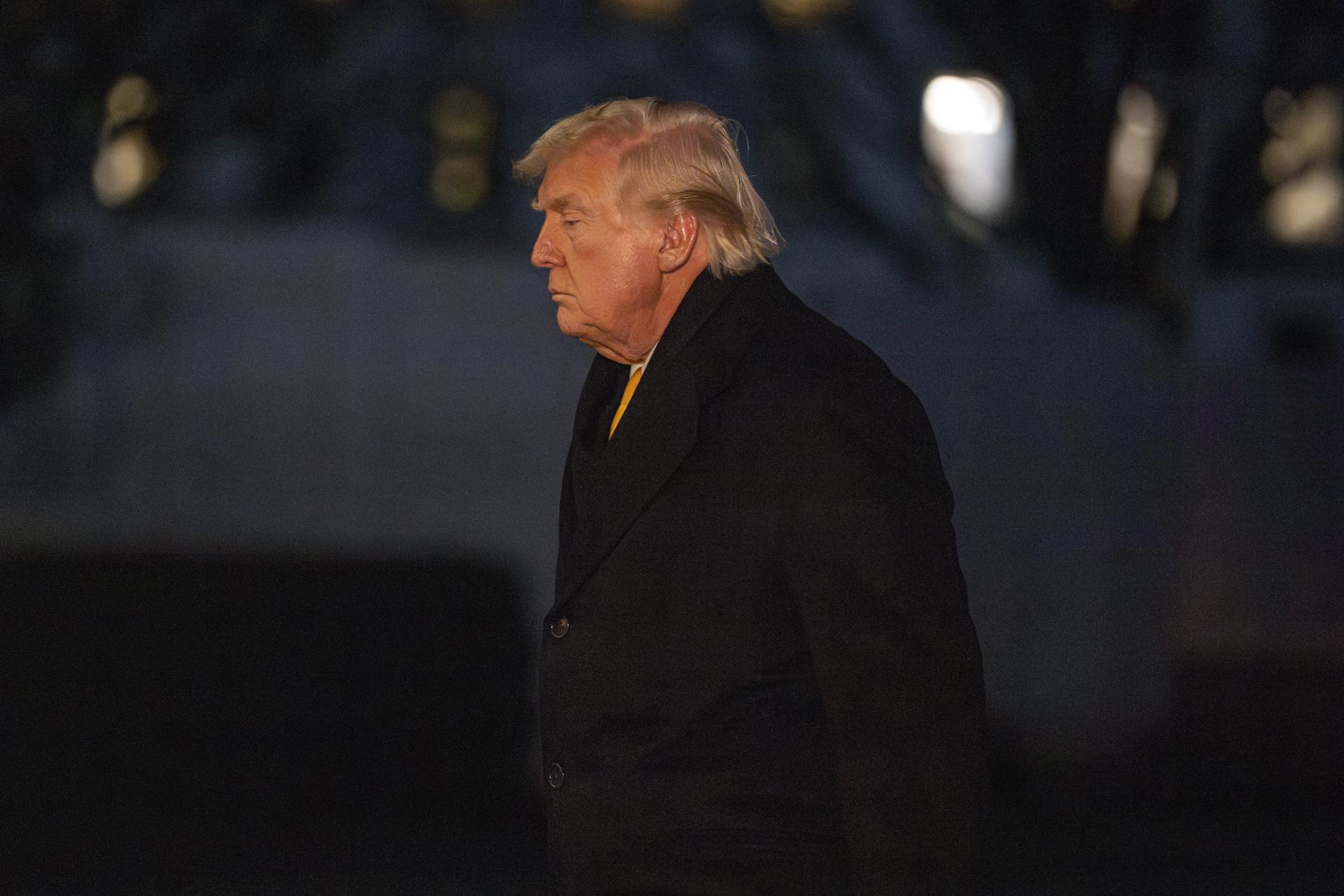 Trump advirtió al régimen de Irán que "sería tonto" no aceptar acuerdo nuclear ante amenaza militar