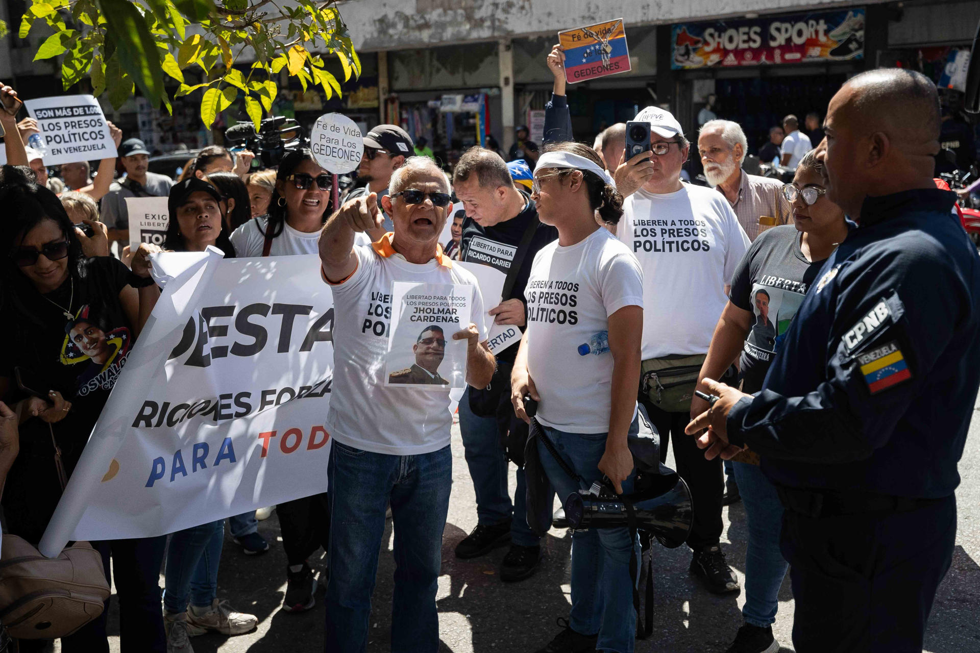 Clippve alertó sobre hostigamiento a familiares de presos políticos en el Palacio de Justicia en Caracas (FOTOS)