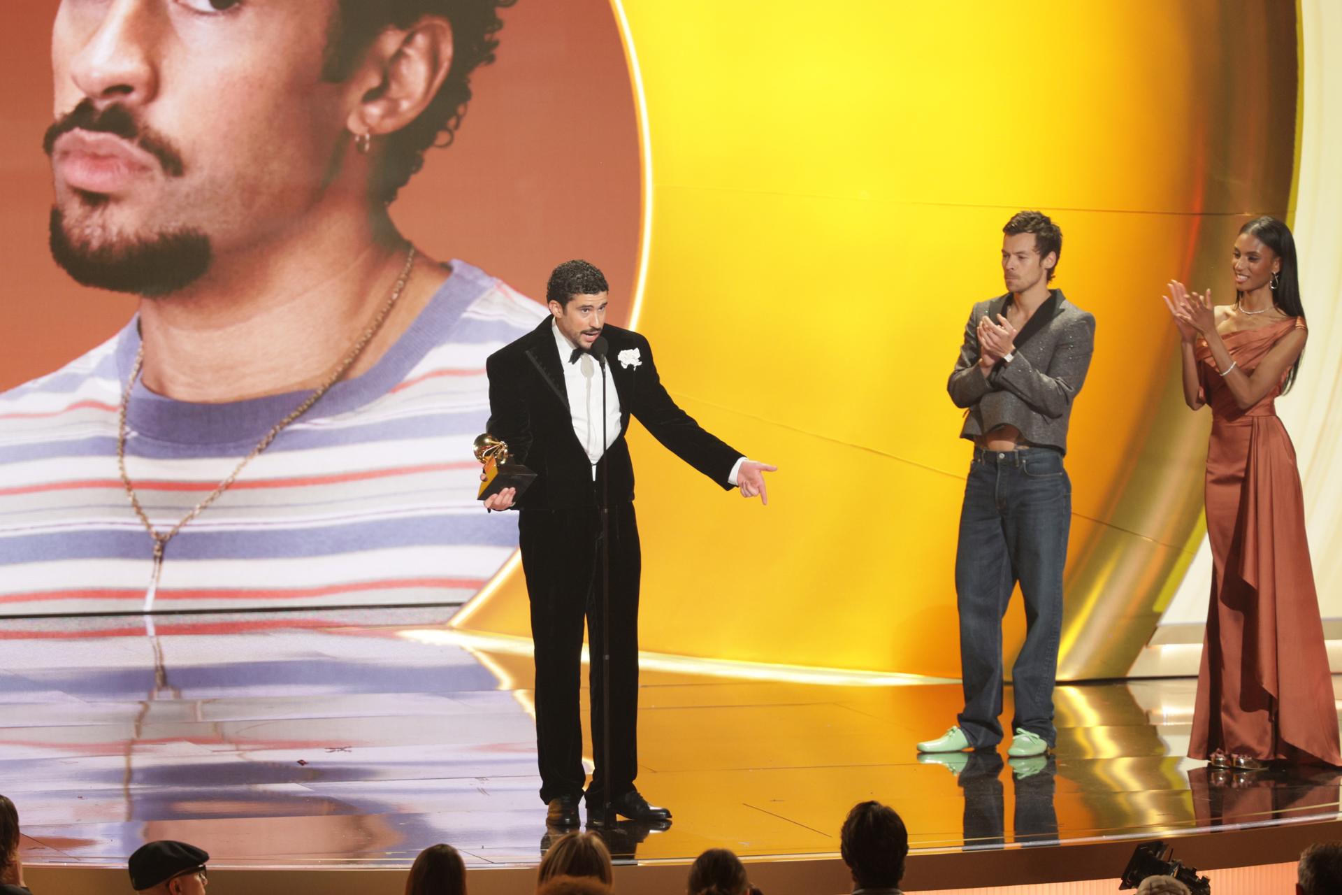 Bad Bunny hace historia y gana el Grammy a mejor álbum del año con un disco en español