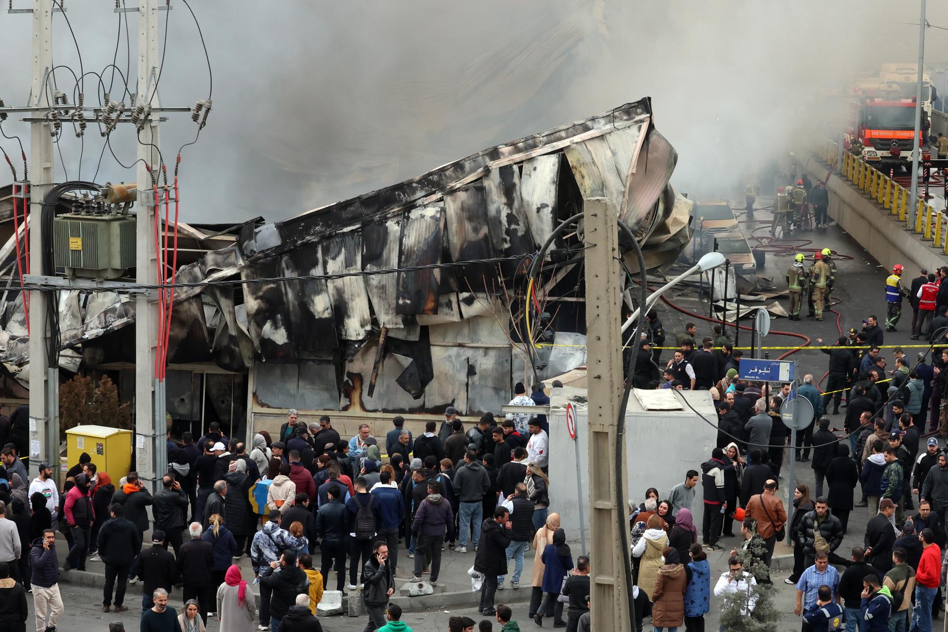 VIDEO: reportan incendio masivo en un bazar en la capital de Irán