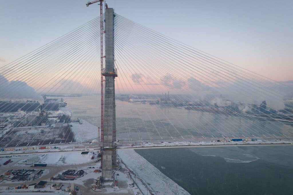 Trump amenaza con bloquear puente entre EEUU y Canadá por tensiones económicas