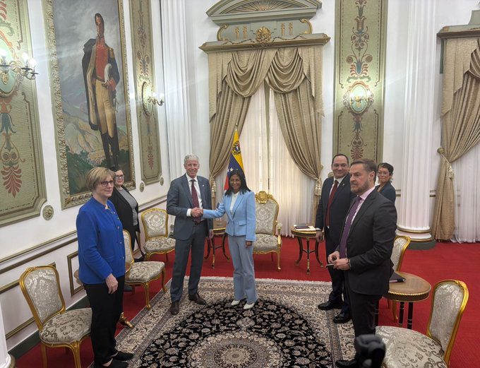 Chris Wright le reiteró a Delcy Rodríguez el plan de tres fases de Donald Trump