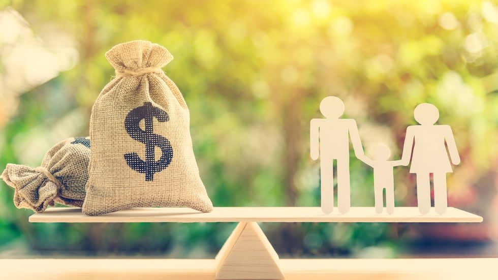 Inusual medida: Padres que deben manutención en EEUU podrían perder su pasaporte