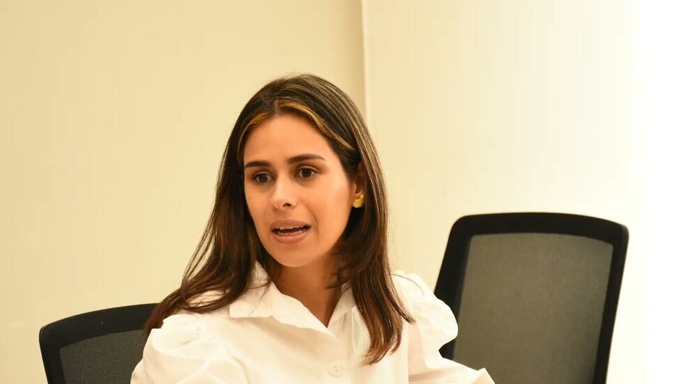 El drama de la congresista colombiana cuyo hijo fue retenido por el ICE en EEUU