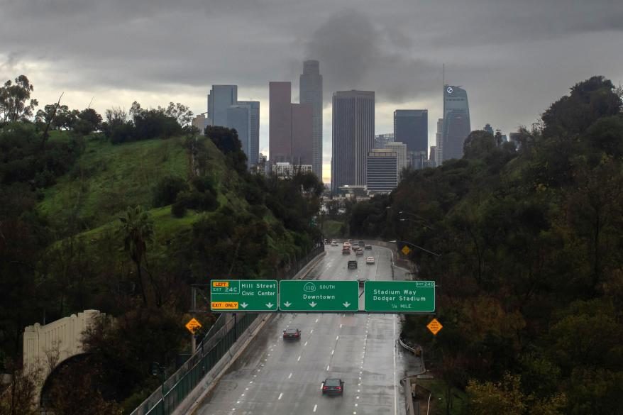 Poderoso temporal invernal impacta California con peligrosas tormentas eléctricas