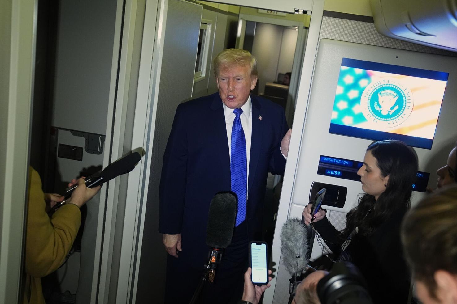 Trump afirmó que se involucrará "indirectamente" en conversaciones con Irán