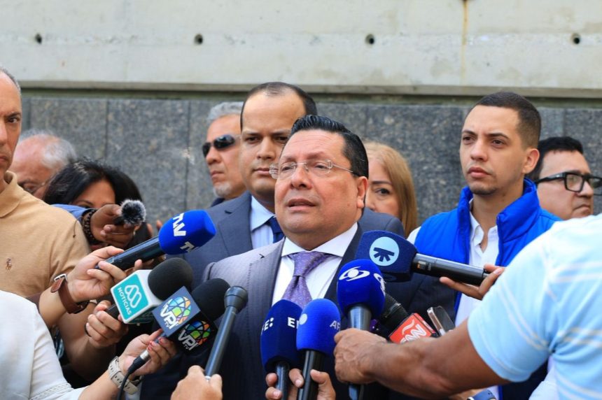 Omar Mora Tosta califica como "incomprensibles" las medidas contra Juan Pablo Guanipa y Perkins Rocha