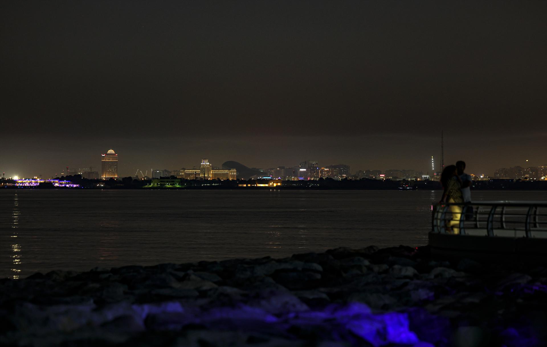 Un muerto y once heridos en los aeropuertos de Abu Dabi y de Dubái tras ataques iraníes