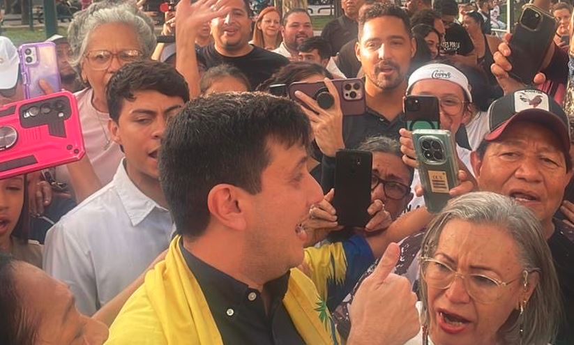 Gritos de alegría y abrazos: Así fue recibido Jesús Armas en El Paraíso tras ser excarcelado este #8Feb (VIDEOS)