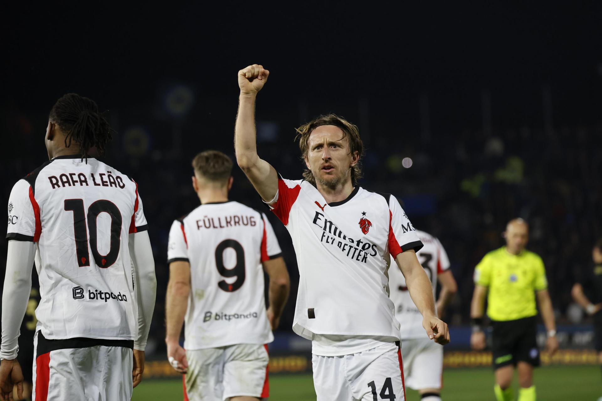 Modric selló sufrida victoria del Milan ante Pisa para seguir en la pelea por el "Scudetto"