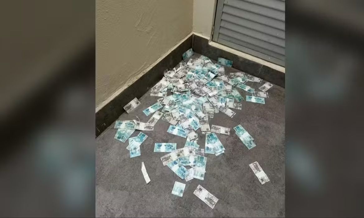 Arrojaron una maleta por la ventana con 82 mil dólares en operativo anticorrupción en Brasil