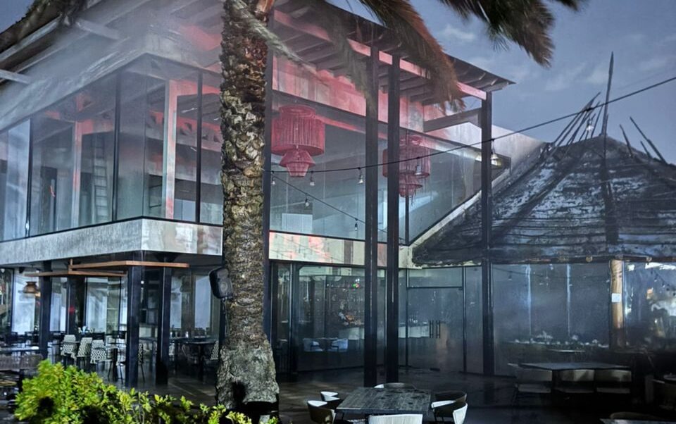 Una revelación de género habría ocasionado enorme incendio en reconocido restaurante de Lechería (VIDEOS)