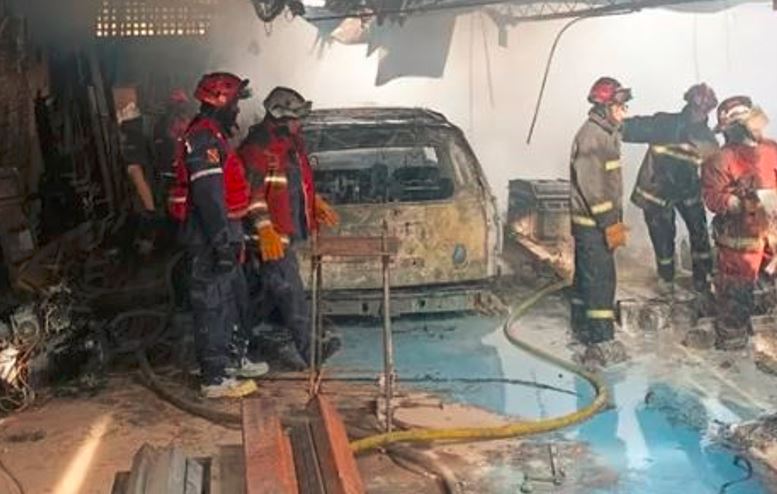Incendio en taller mecánico de La Vega dejó una persona con quemaduras de segundo grado