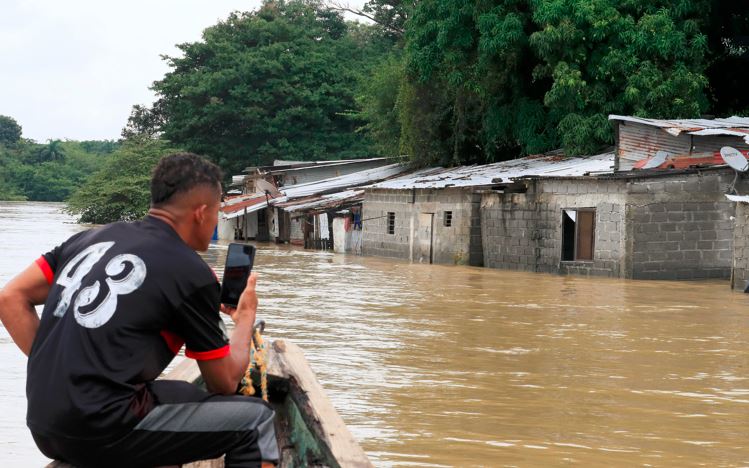 Lluvias en el norte de Colombia han dejado al menos 14 muertos y nueve mil viviendas afectadas