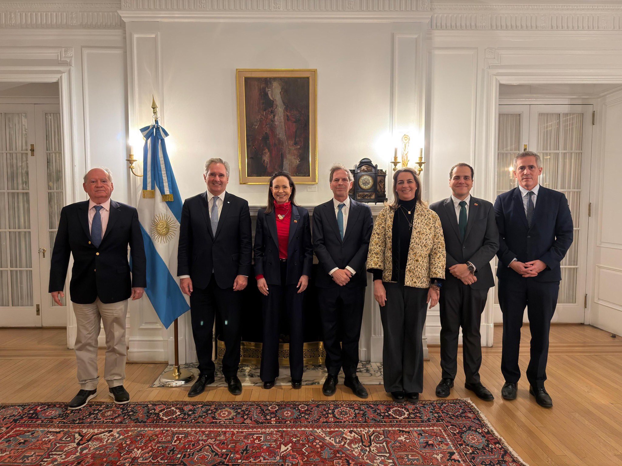 María Corina Machado analizó con canciller argentino impacto de la transición democrática venezolana