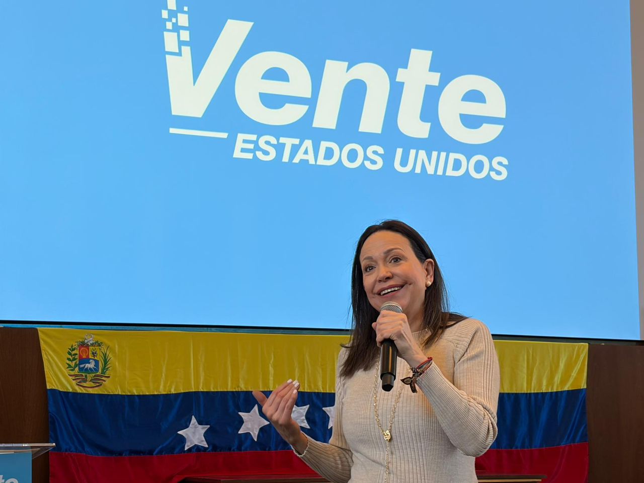 María Corina Machado en Washington descartó acuerdos que busquen "alargar la jaula"