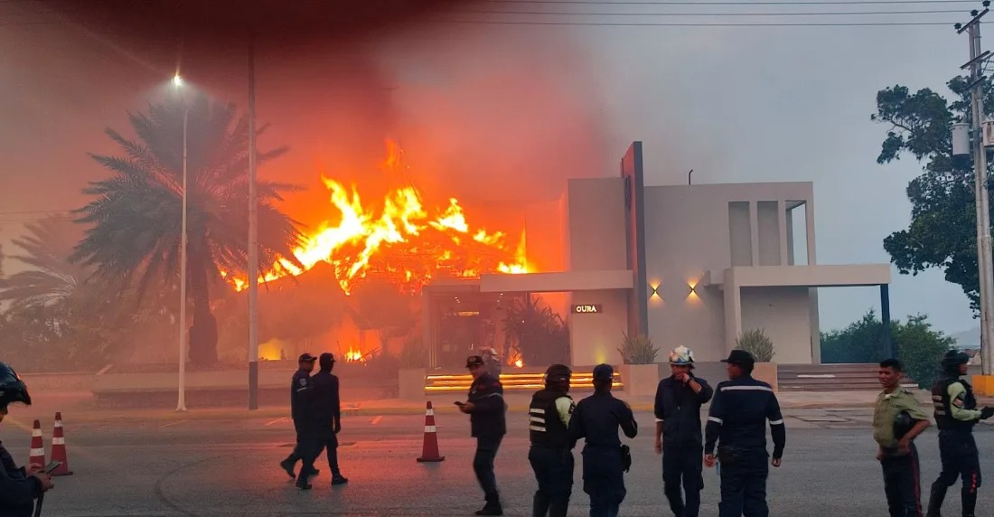 De la fiesta al desastre: Así inició el incendio en reconocido restaurante de Lechería durante revelación de género (VIDEO)