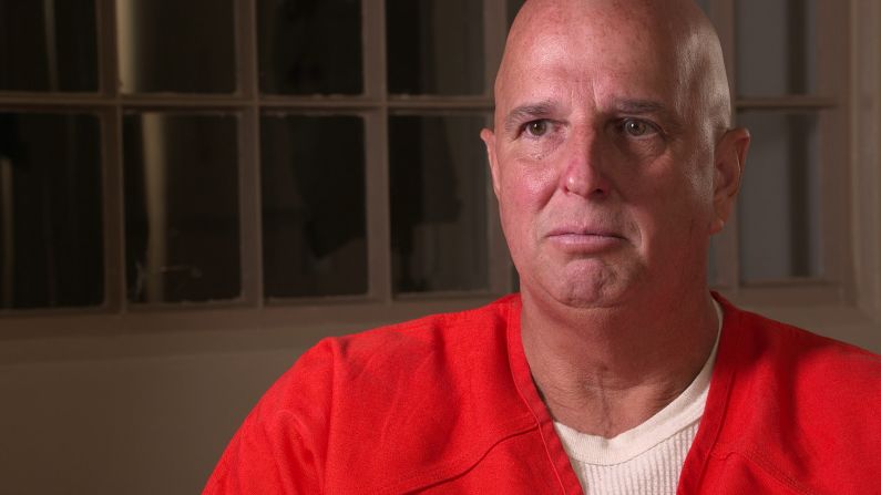 Una nueva prueba salvó de la ejecución a un policía en Florida: está acusado de matar a una niña