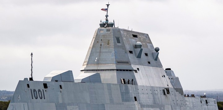 USS Zumwalt: el primer destructor del mundo con misiles intercontinentales inició pruebas en el mar
