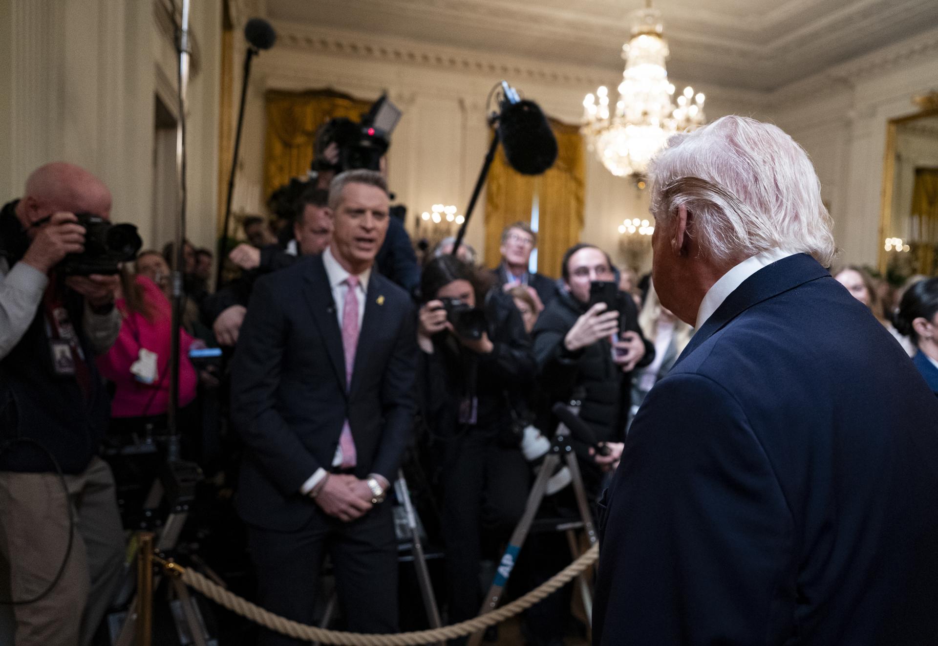 Trump cree que Rusia está ayudando "un poco" a Irán en la guerra