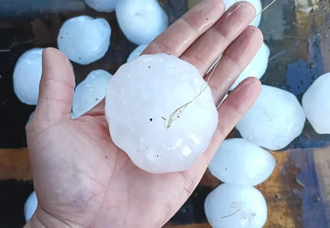 Al menos dos personas murieron tras el paso de peligrosos tornados por el centro de EEUU