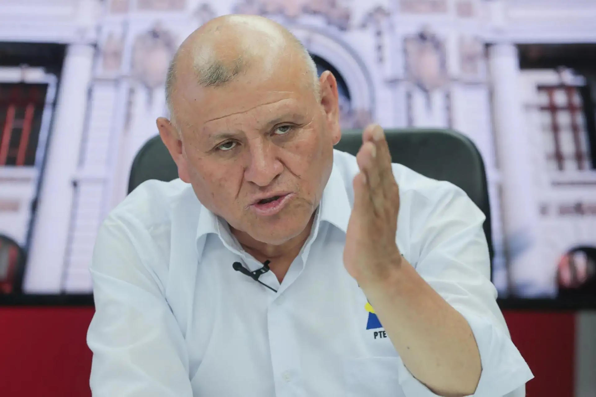 El candidato presidencial peruano Napoleón Becerra murió en un accidente de tránsito