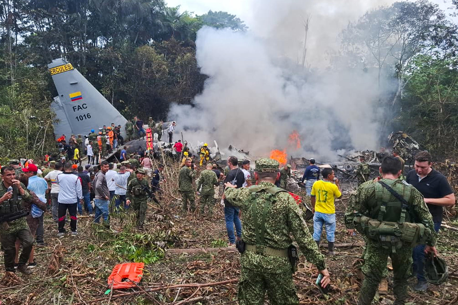 Accidente de avión militar colombiano deja 66 muertos, 57 heridos y cuatro desaparecidos