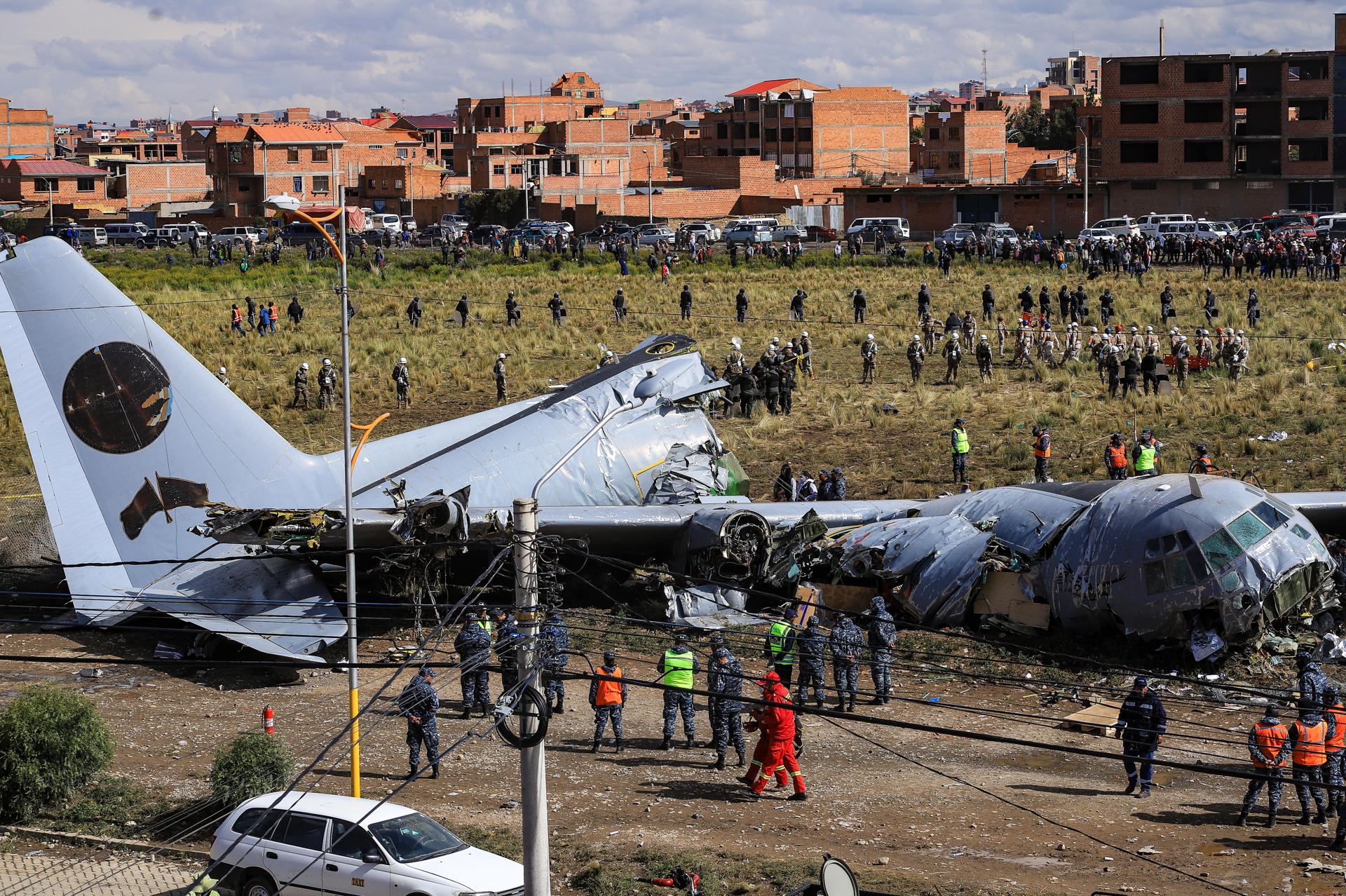 Autoridades elevaron a 24 la cifra de fallecidos por el accidente de un avión de carga en Bolivia