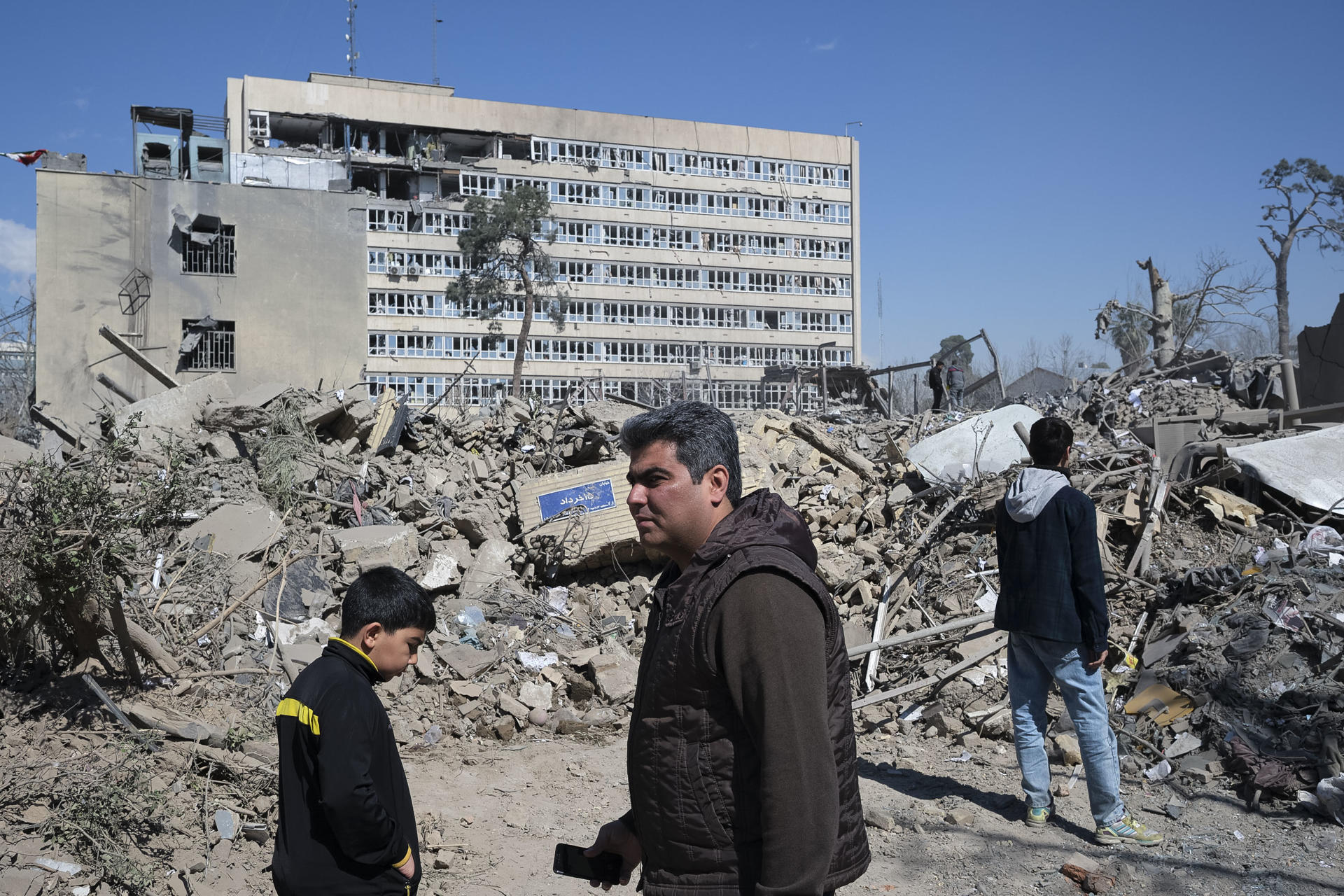 Israel ataca el edificio de la asamblea de clérigos que deben elegir al sucesor del ayatolá