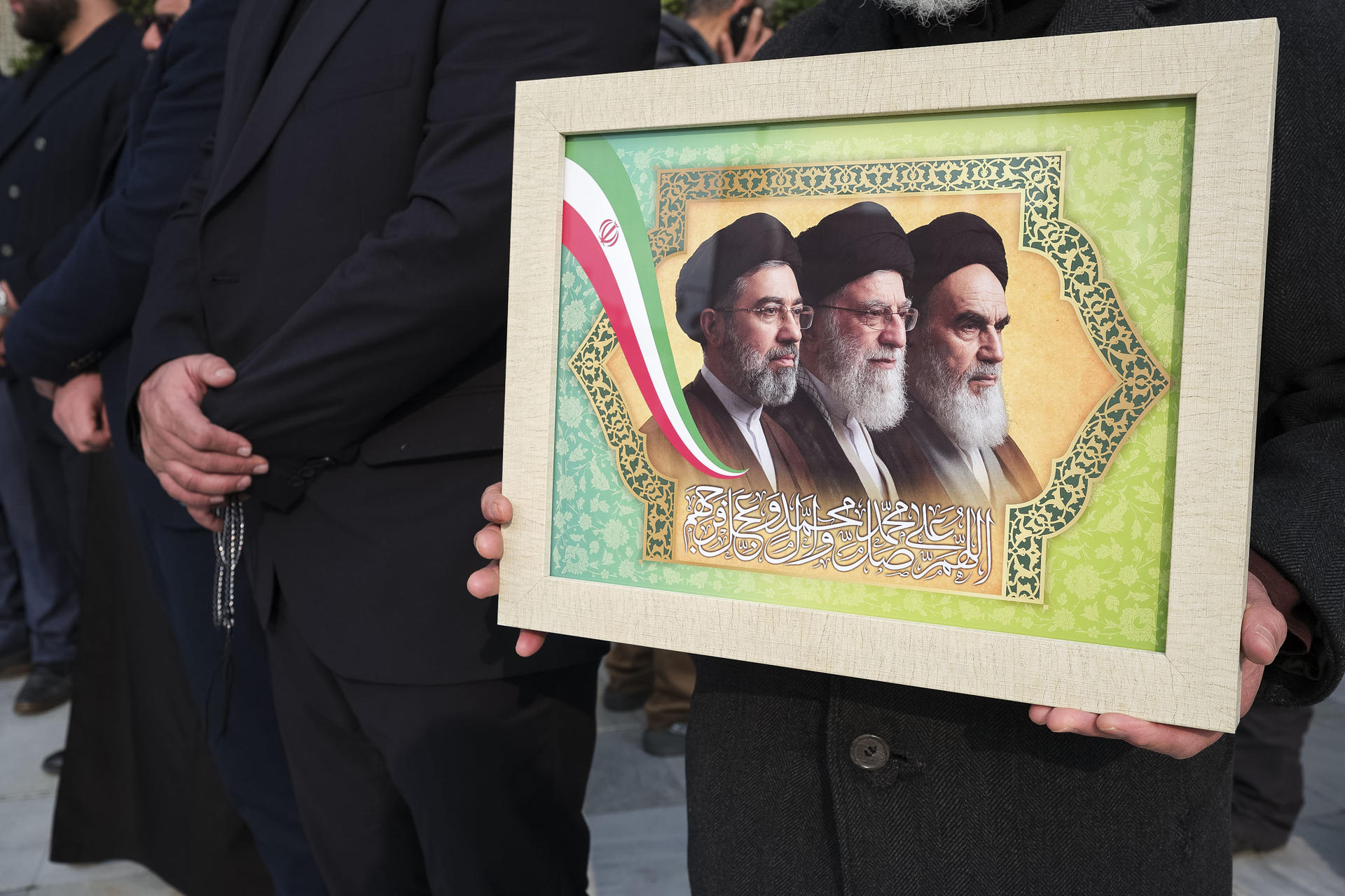 "No hay ningún problema" con el nuevo ayatolá presuntamente herido, según el canciller iraní