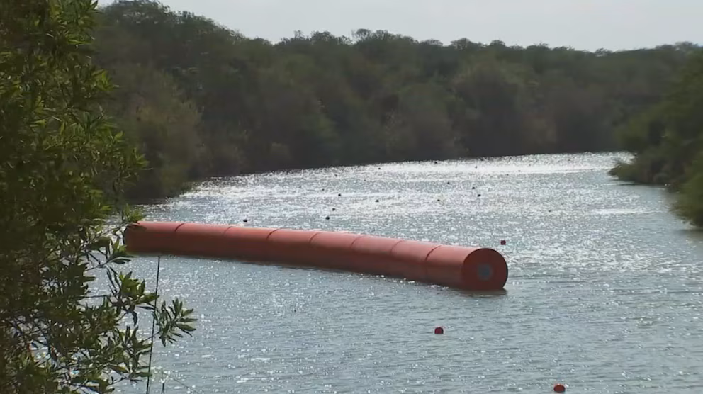 Gobierno de EEUU instala boyas flotantes en la frontera sur para reforzar control migratorio